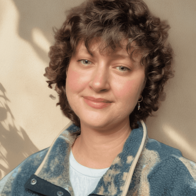 Bluevine company logo featuring a lowercase "b"