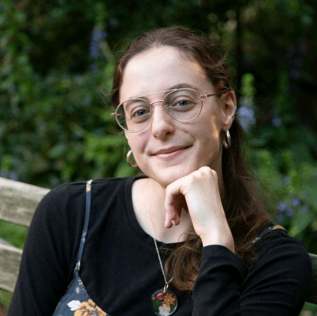 Bluevine company logo featuring a lowercase "b"