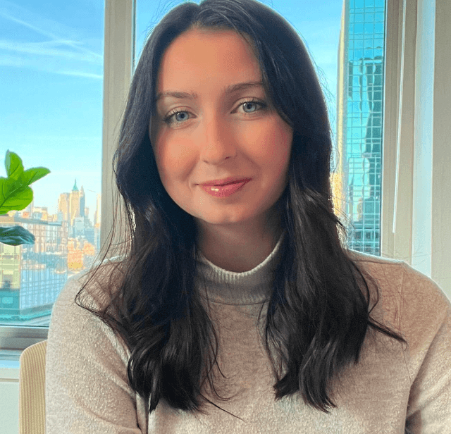 Bluevine company logo featuring a lowercase "b"